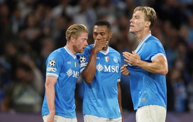 汉密尔顿获F1中国站冲刺赛排位赛杆位 维斯塔潘第二